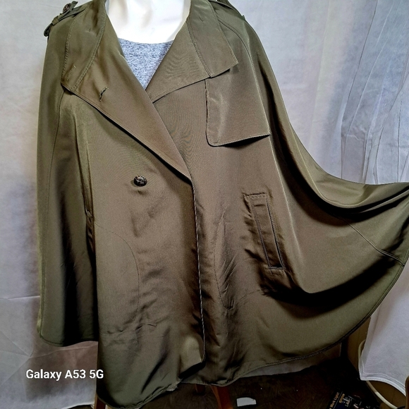 Vt Luxe Green Cape/Raincoat Women's One Size - Picture 5 of 7